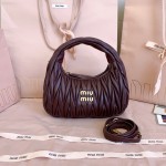 MiuMiu 미우미우 완더 마테라쎄 나파 가죽 호보 백