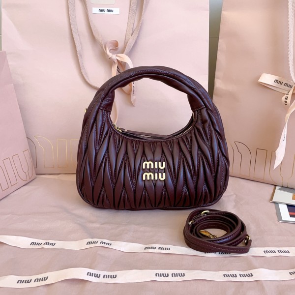 MiuMiu 미우미우 완더 마테라쎄 나파 가죽 호보 백
