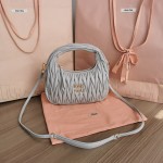 MiuMiu 미우미우 완더 마테라쎄 나파 가죽 호보 백