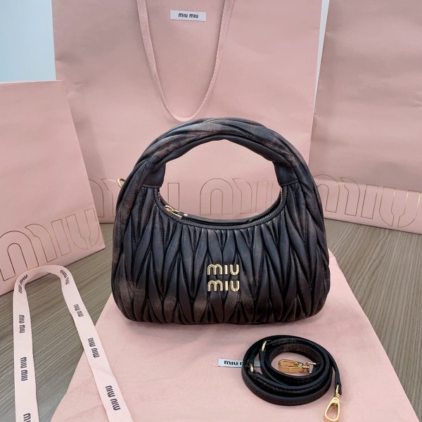 MiuMiu 미우미우 완더 마테라쎄 나파 가죽 호보 백