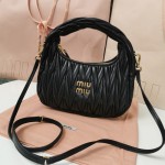 MiuMiu 미우미우 완더 마테라쎄 나파 가죽 호보 백