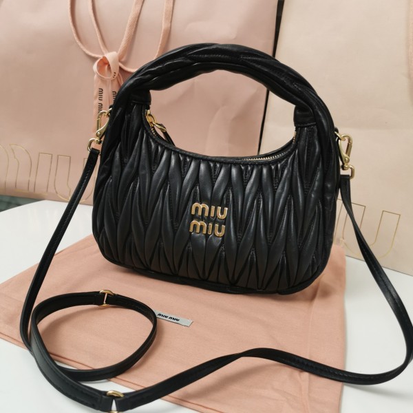 MiuMiu 미우미우 완더 마테라쎄 나파 가죽 호보 백