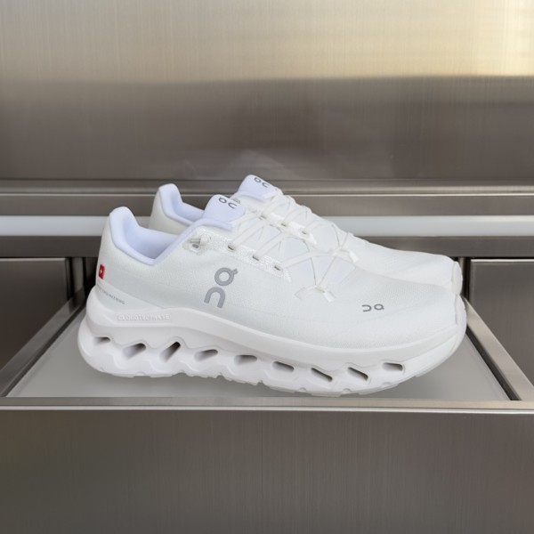 LOEWE x On 로에베 Cloudtilt 2.0