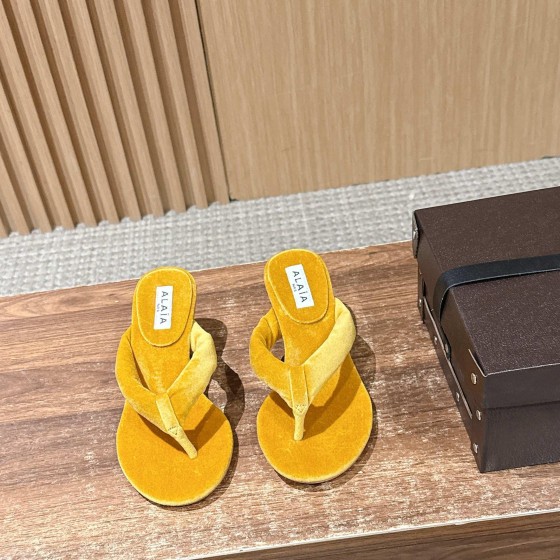 26SS ALAIA 펌프스