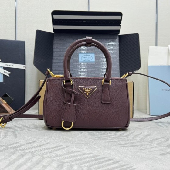 Prada 프라다 갤러리아 스몰 사피아노 가죽 핸드백