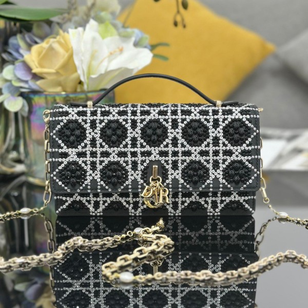 Miss Dior 디올 블랙 크리스탄