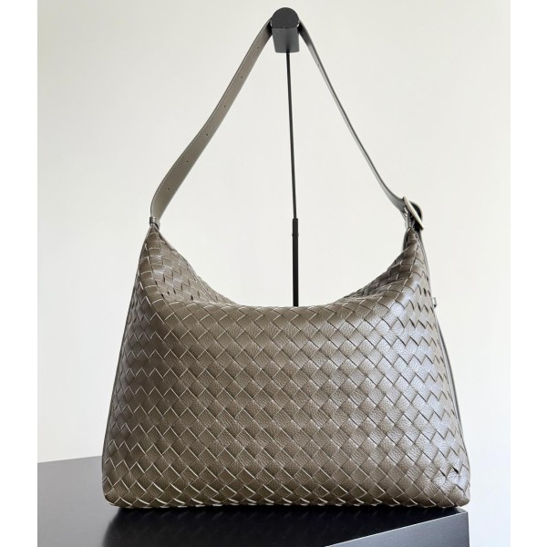 BOTTEGA VENETA 보테가 베네타 Traveler (Medium)