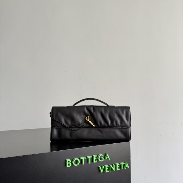 Bottega Veneta 보테가 베네타 Andiamo Clutch