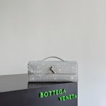 BOTTEGA VENETA 보테가 베네타 Andiamo 다이아 파우치