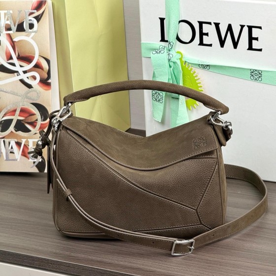Loewe 로에베 Fearher Right Puzzle