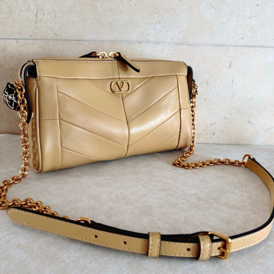 VALENTINO GARAVANI 파우치