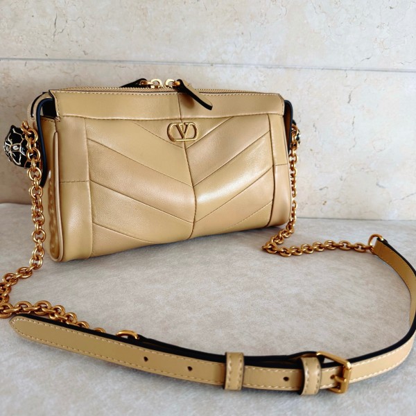 VALENTINO GARAVANI 파우치