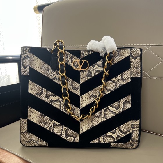 Valentino 발렌티노 GARAVANI LASEINE