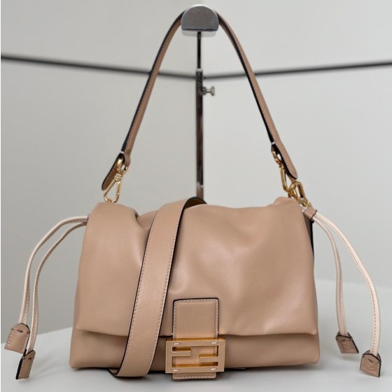 FENDI 펜디 Mamma Baguette (김성경 착용)