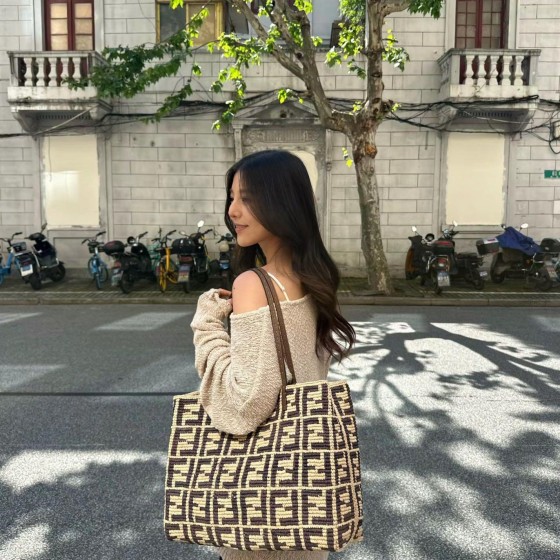 Fendi 펜디 Roll Tote