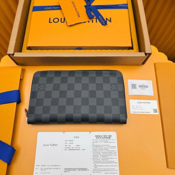 LV 루이비통 Zippy
