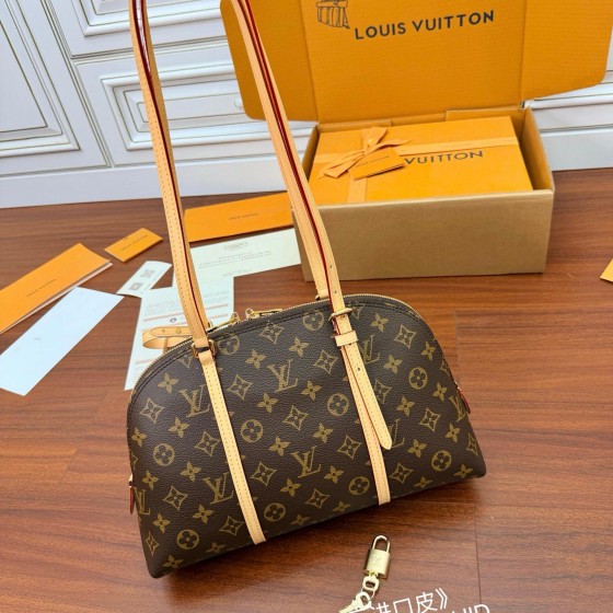 LV 루이비통 Squire