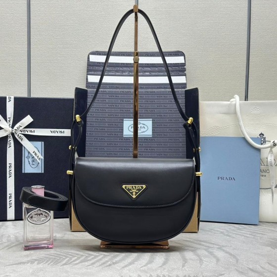 Prada 프라다 Moon