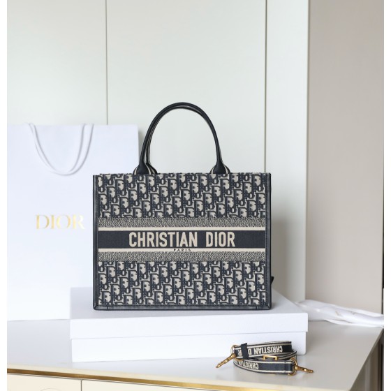 Dior 디올 Book Tote (Medium)