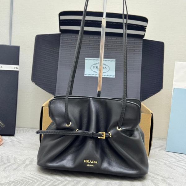 Prada 프라다 가죽백