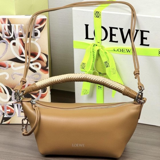 Loewe 로에베 Cala