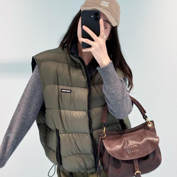 MiuMiu 미우미우 패딩조끼(90덕다운)